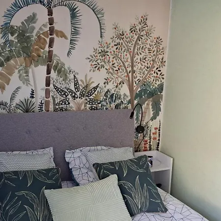 Phannie Renove Gd Balcon A 50m Des Thermes Apartment
