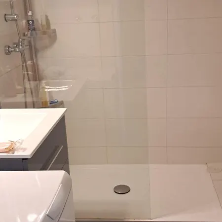 Phannie Renove Gd Balcon A 50m Des Thermes Apartment *