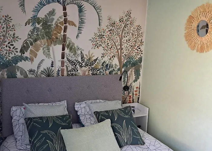 Dernieres Disponibilites Phannie Libre Apres 24 Octobre Jusque Fin Des Cures Base Ideale Confort Jolie Vue Cures 50m Parking Apartment